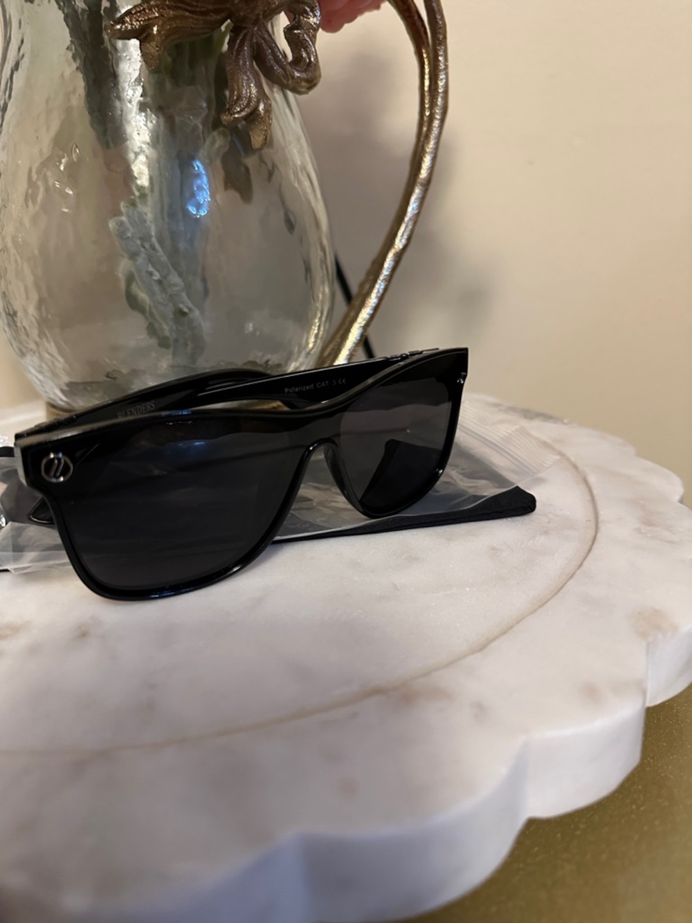 Black Shield Sunglasses - Unbranded. 009-A